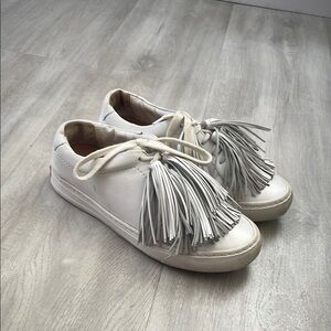 Stylish White Sneakers with Fringe Detail